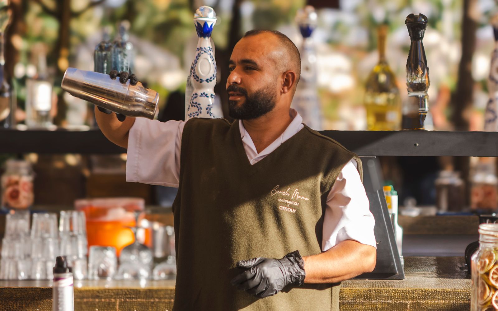 Cocktails servis au bar Beach Mama